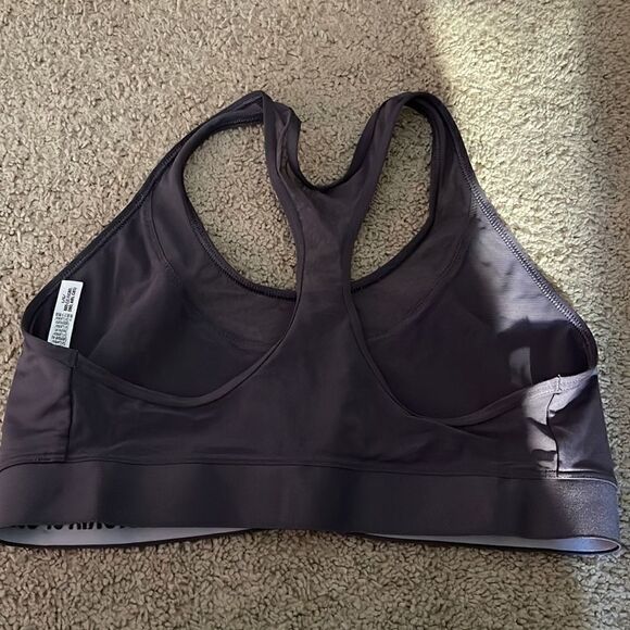 Victoria Secret Sports Bra mesh design - Picture 3 of 5